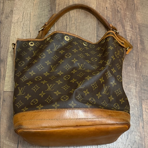 Louis Vuitton Monogram Canvas Shoulder Bag - Picture 6 of 14